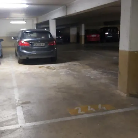 Appartement Centre Avec Parking 4 P *