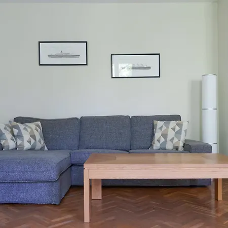 Centre Avec Parking 4 P شقة تور