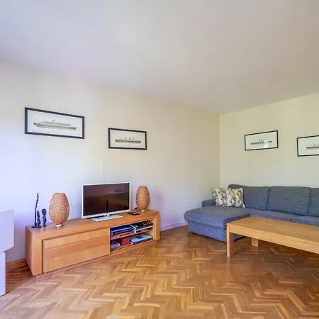 Centre Avec Parking 4 P *