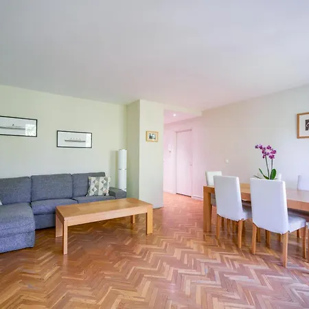 شقة Centre Avec Parking 4 P *