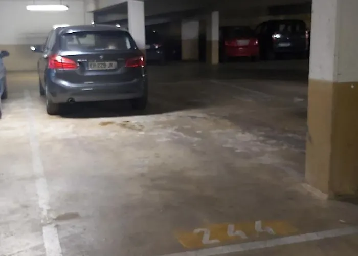 דירה Centre Avec Parking 4 P *