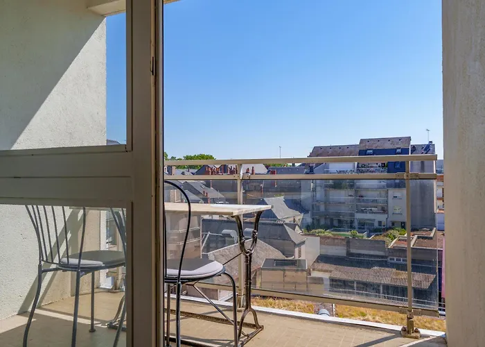 Apartment Centre Avec Parking 4 P *