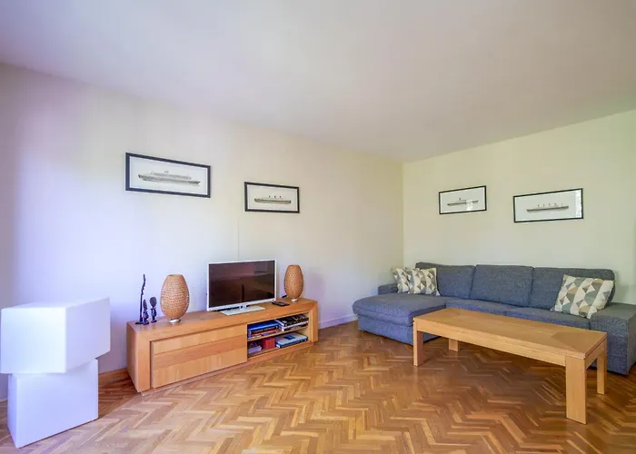 Centre Avec Parking 4 P *