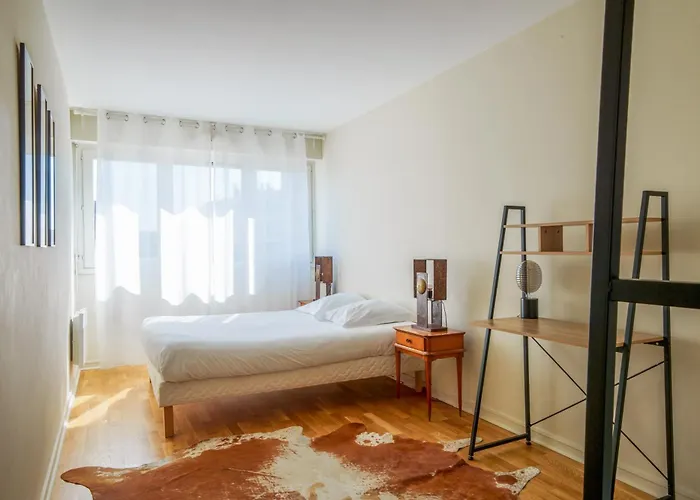 Centre Avec Parking 4 P *