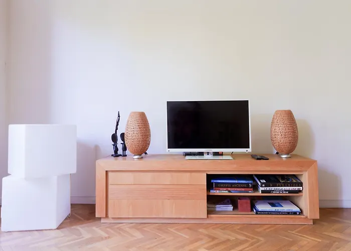 Centre Avec Parking 4 P דירה *